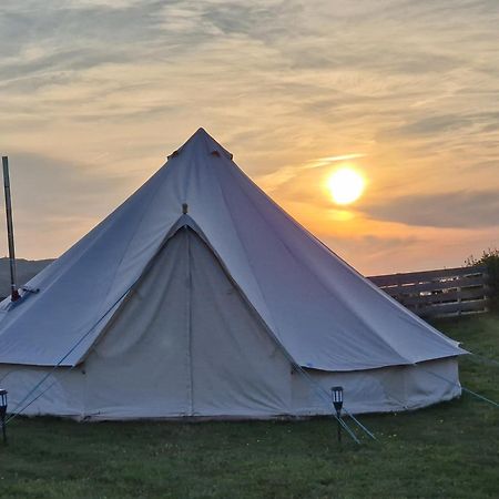 Beautiful 1-Bed Bell Tent In โฮลีเฮด ภายนอก รูปภาพ