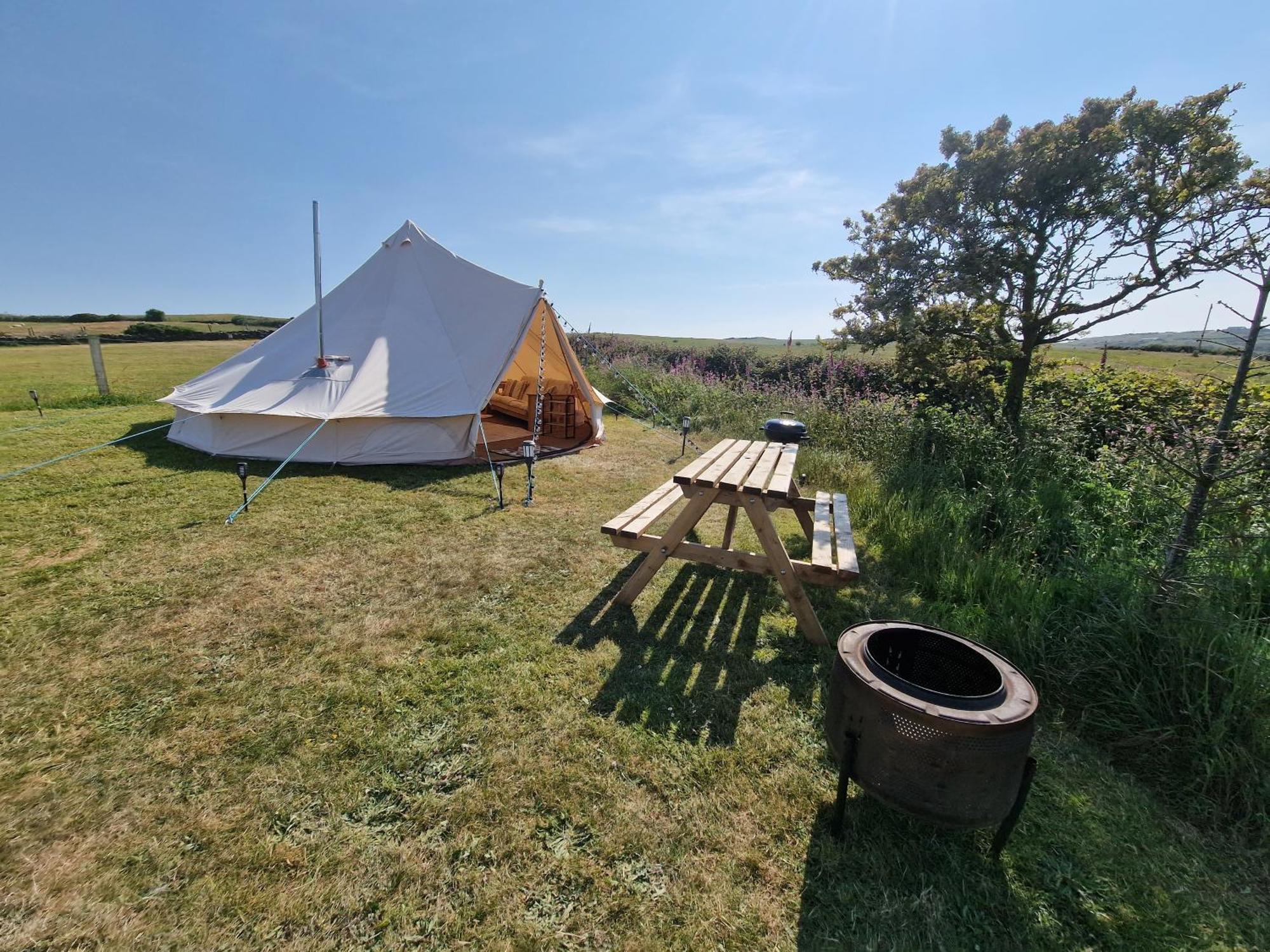 Beautiful 1-Bed Bell Tent In โฮลีเฮด ภายนอก รูปภาพ