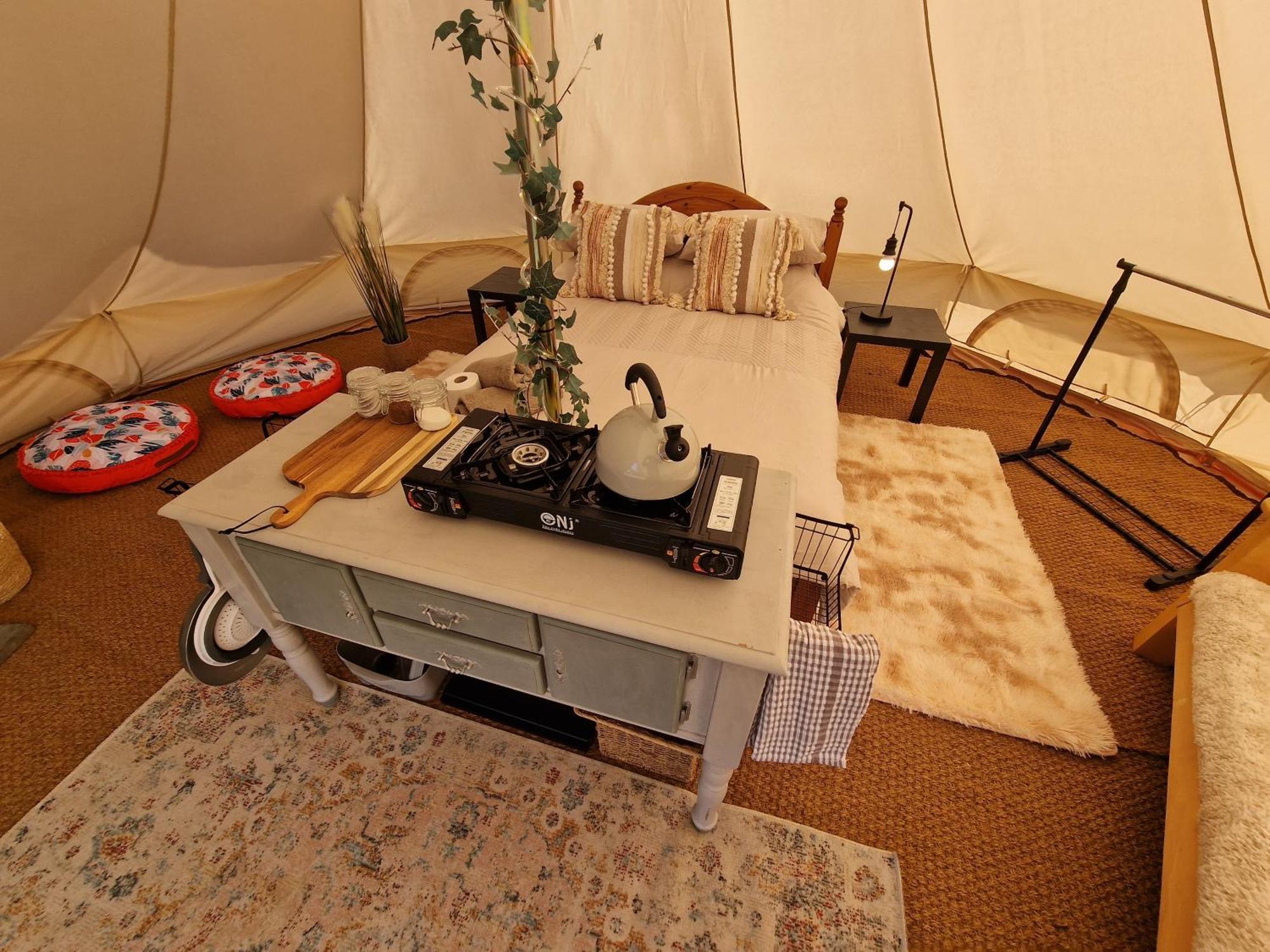 Beautiful 1-Bed Bell Tent In โฮลีเฮด ภายนอก รูปภาพ