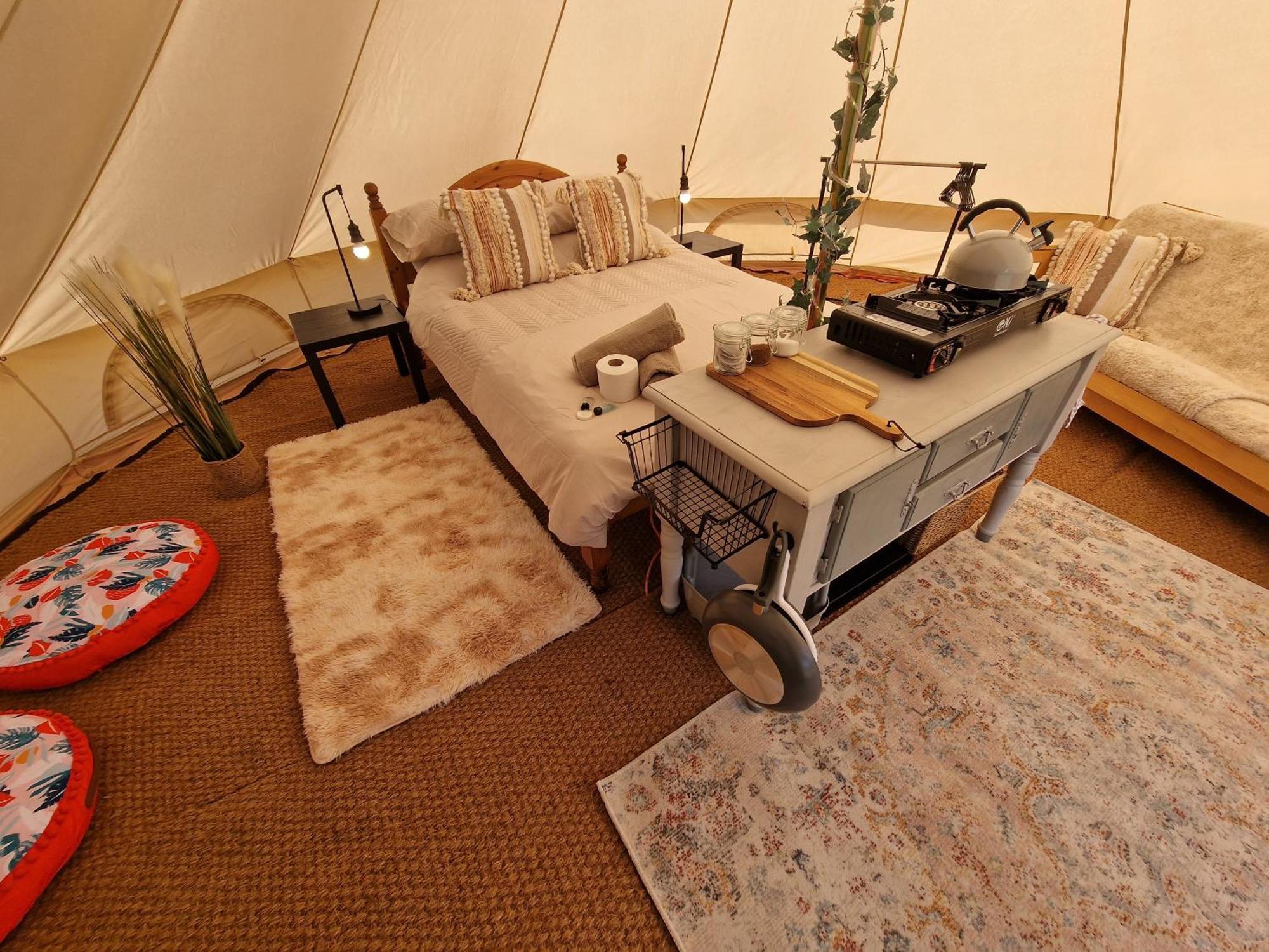 Beautiful 1-Bed Bell Tent In โฮลีเฮด ภายนอก รูปภาพ
